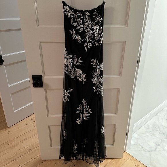 Cache Black Gown with White Beading - Picture 3 of 4